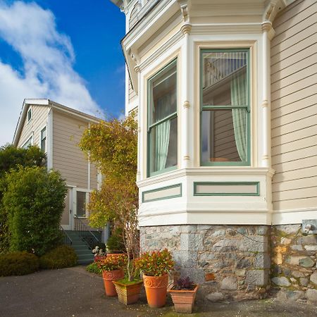 Fairholme Manor Inn Виктория Екстериор снимка