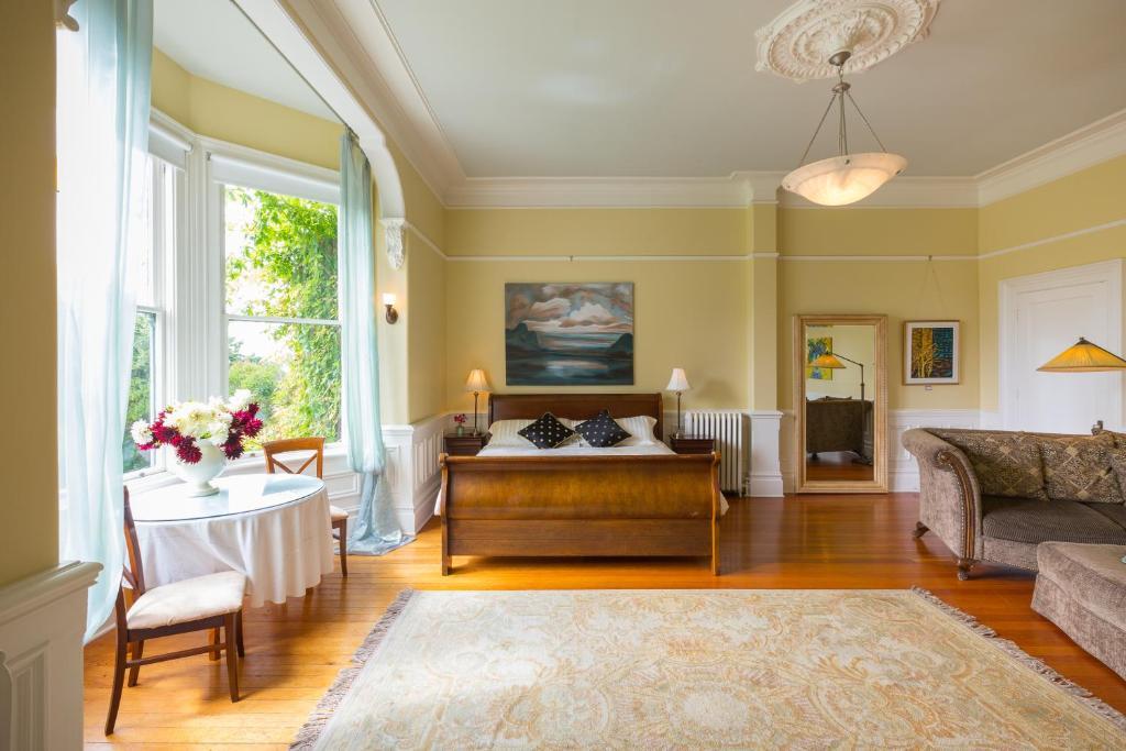 Fairholme Manor Inn Виктория Стая снимка