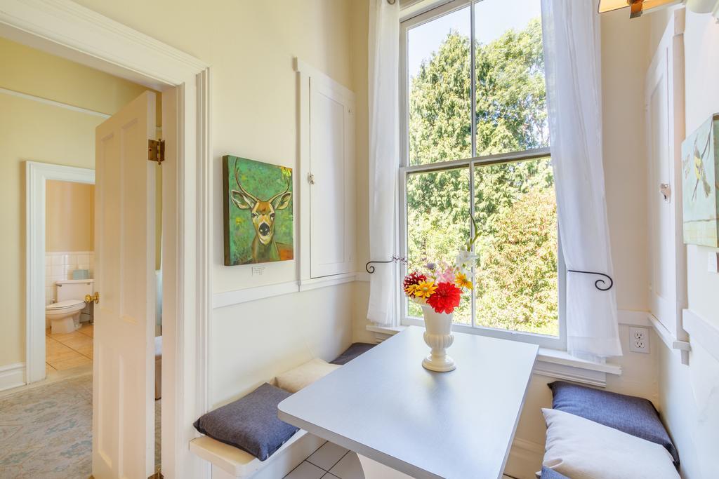 Fairholme Manor Inn Виктория Екстериор снимка