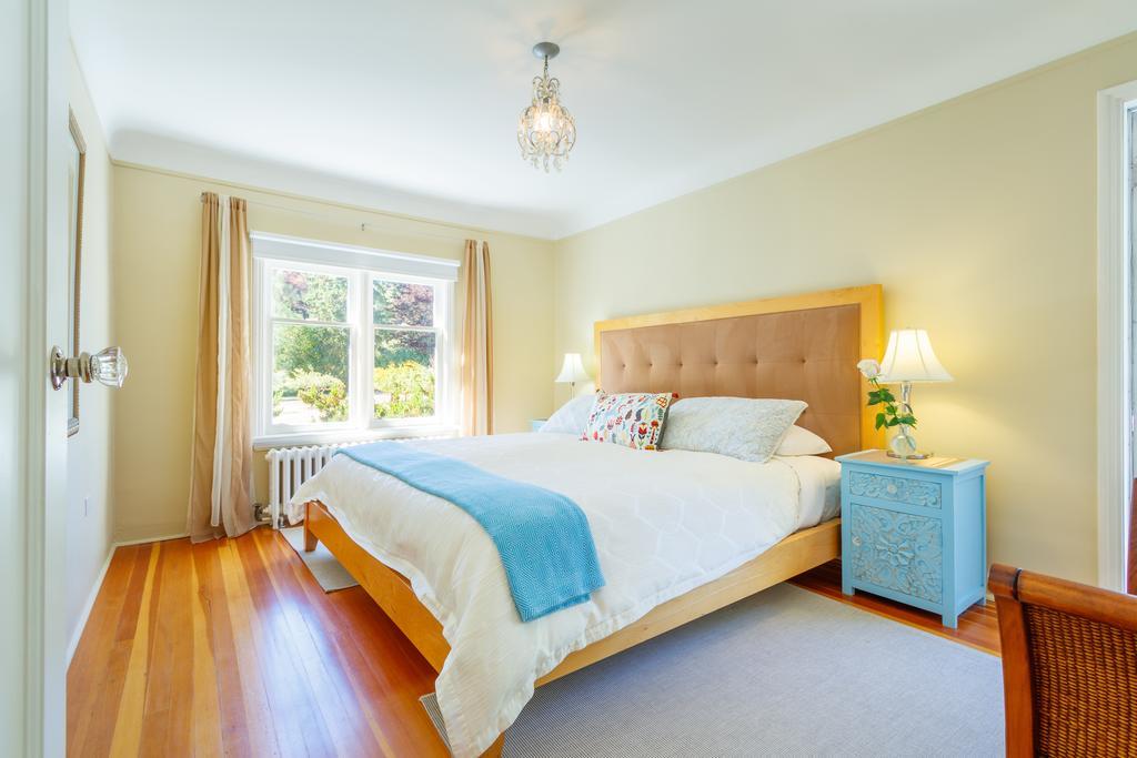 Fairholme Manor Inn Виктория Екстериор снимка