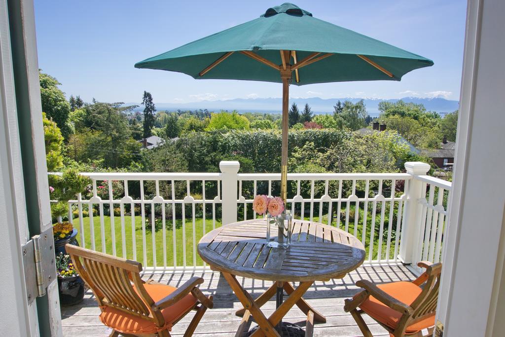 Fairholme Manor Inn Виктория Екстериор снимка