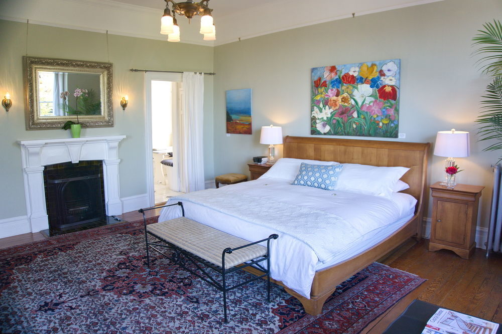 Fairholme Manor Inn Виктория Екстериор снимка