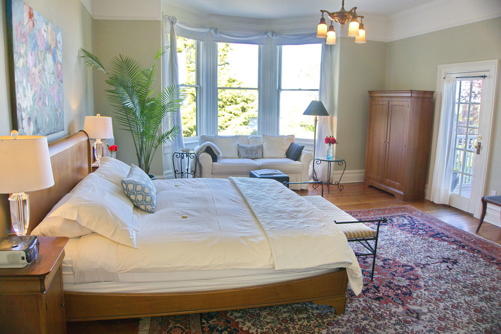 Fairholme Manor Inn Виктория Екстериор снимка