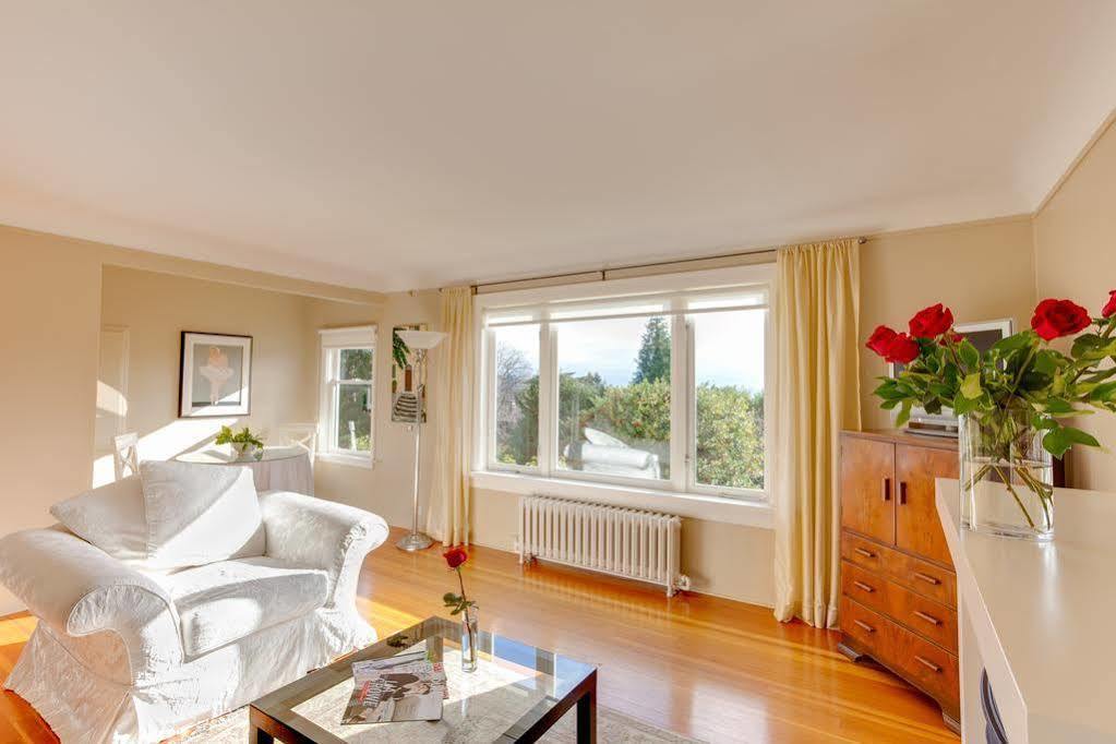 Fairholme Manor Inn Виктория Екстериор снимка
