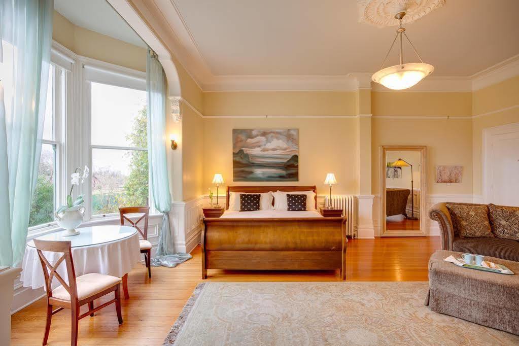 Fairholme Manor Inn Виктория Екстериор снимка
