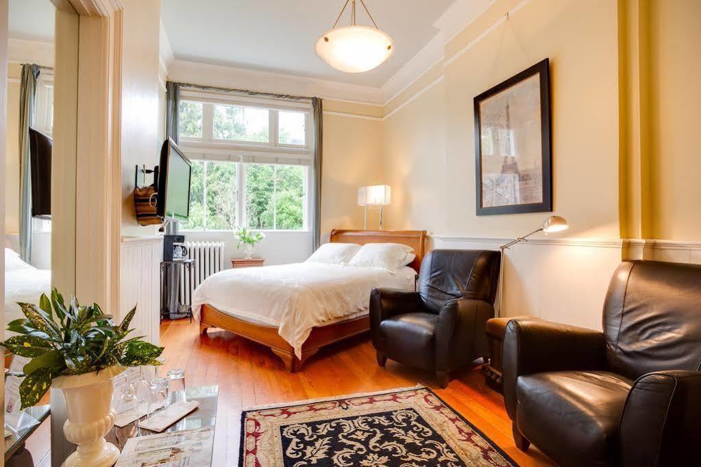 Fairholme Manor Inn Виктория Екстериор снимка