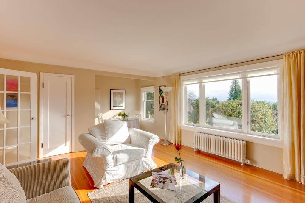 Fairholme Manor Inn Виктория Екстериор снимка